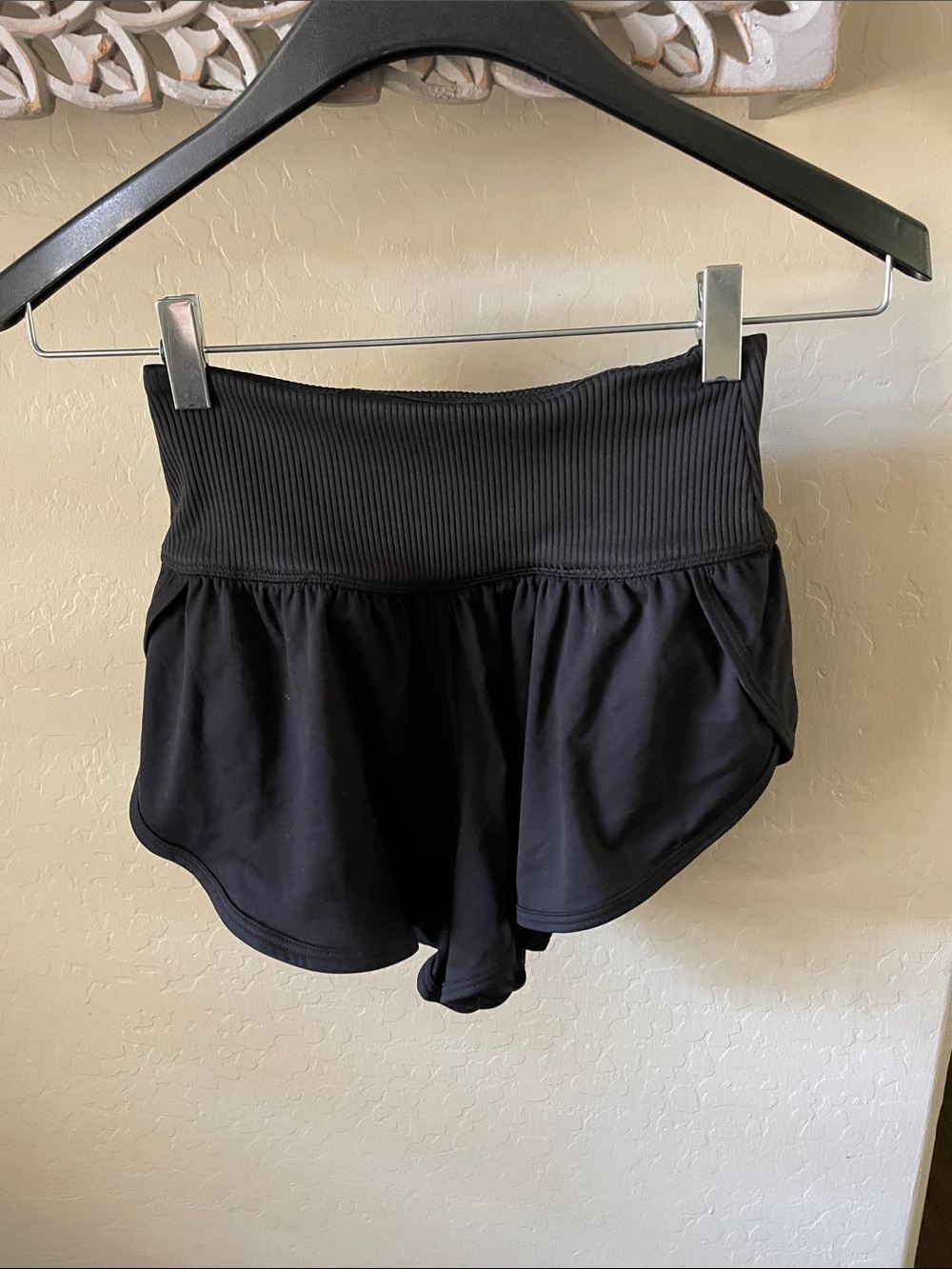 LIKE NEW FREE PEOPLE Game Time Shorts! - Picture 4 of 7